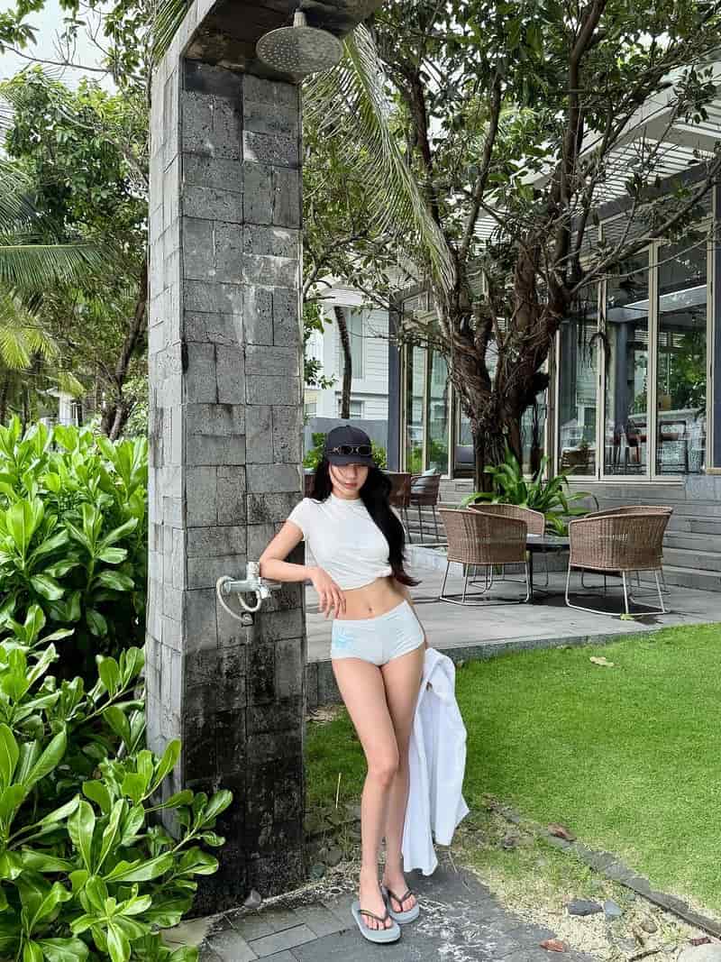 ảnh gái hở hang 12