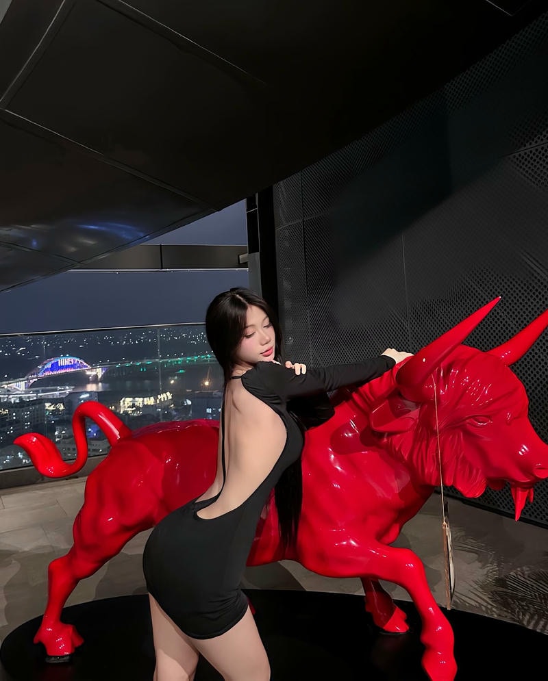 ảnh gái mặc đồ bó sát 13