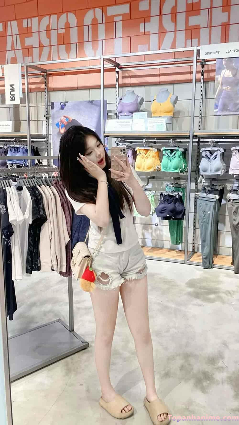 ảnh gái mặc quần ngắn 22