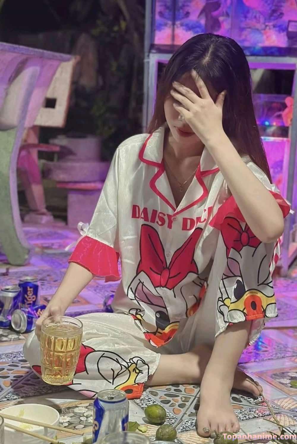 ảnh con gái uống bia 2