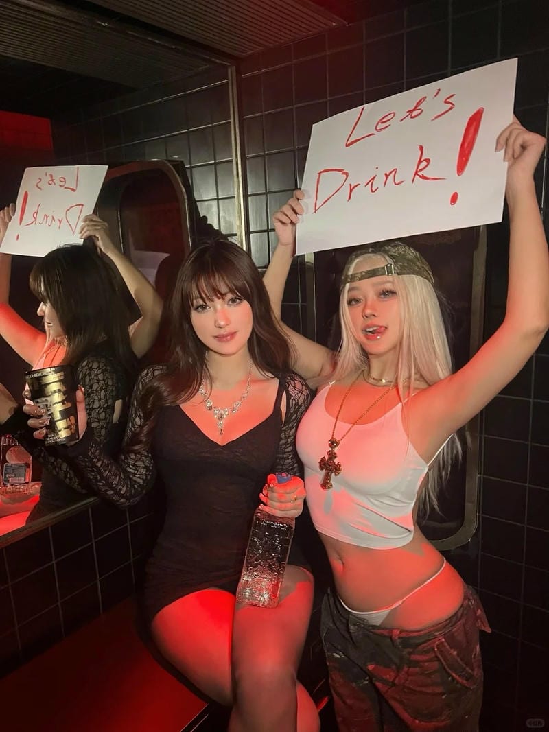 ảnh gái đi bar 52