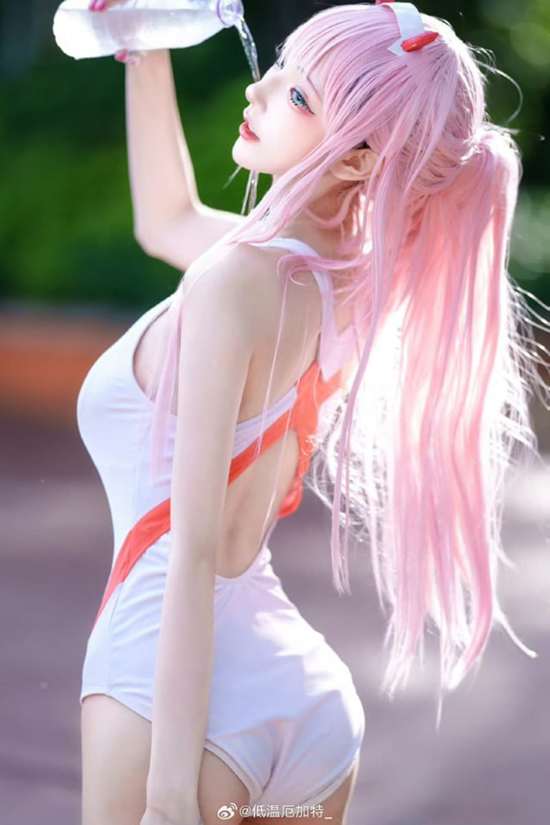 Cosplay Zero Two 16