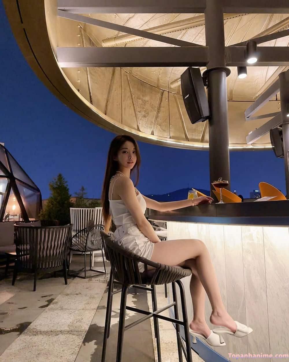 ảnh gái đi bar 31