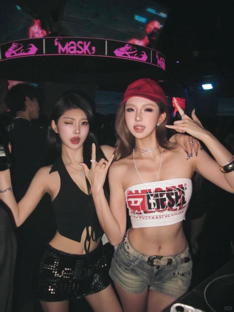 ảnh gái đi bar 58