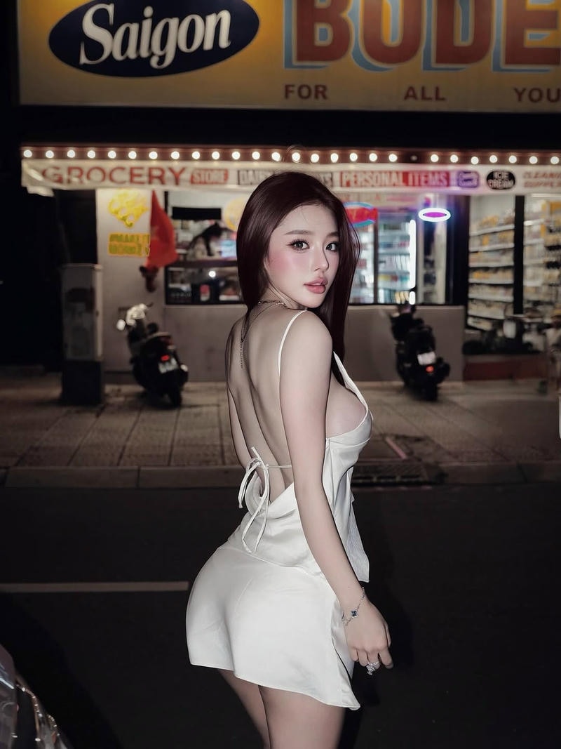 ảnh gái mặc đồ bó sát 31