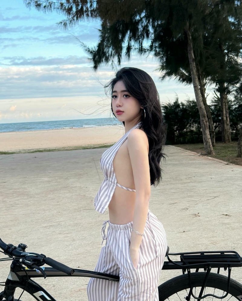 lê kim loan bikini 1