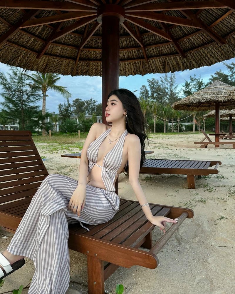 lê kim loan bikini 33