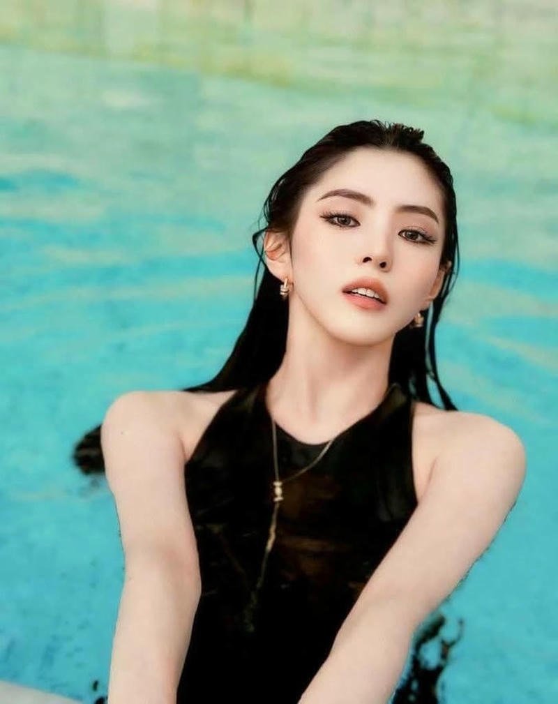 Han So Hee bikini 31