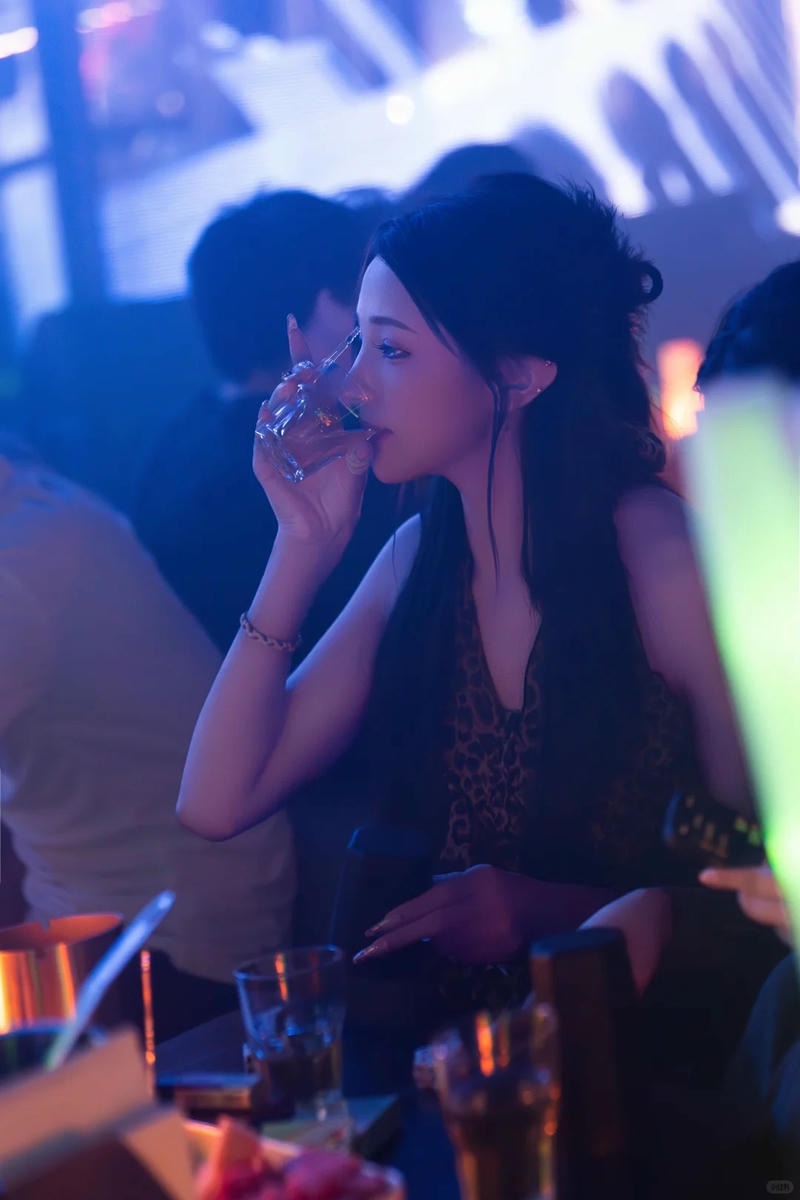 ảnh gái đi bar 66