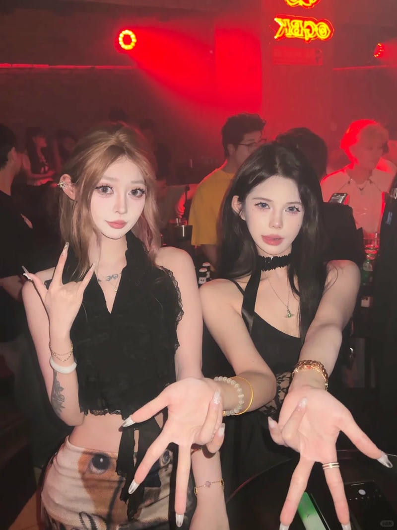 ảnh gái đi bar 68