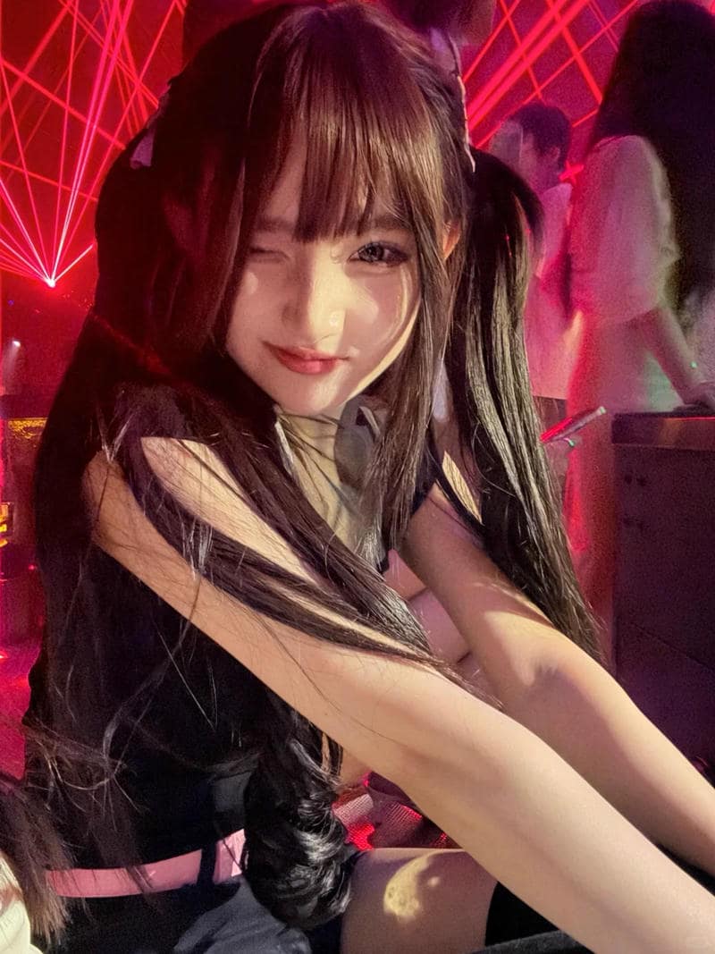 ảnh gái đi bar 75
