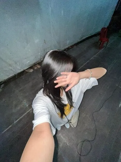 Ảnh Che Mặt Con Gái Avatar Cute 25