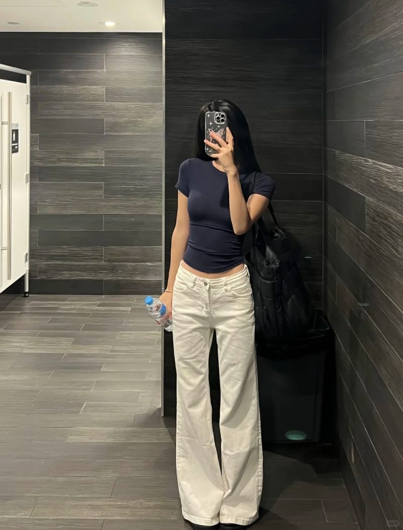 ảnh chụp trước gương che mặt nữ 11