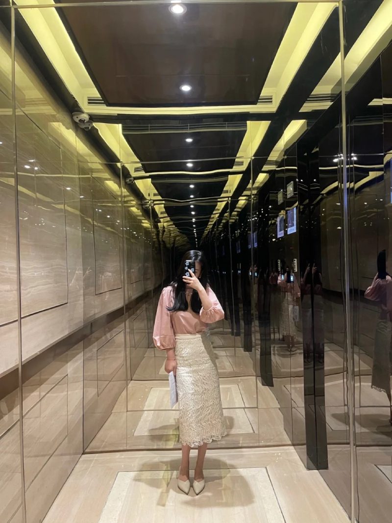 ảnh chụp trước gương che mặt nữ 31