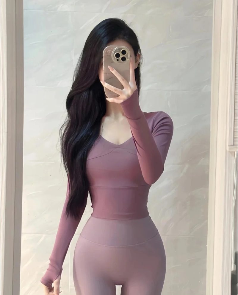 ảnh chụp trước gương che mặt nữ 4