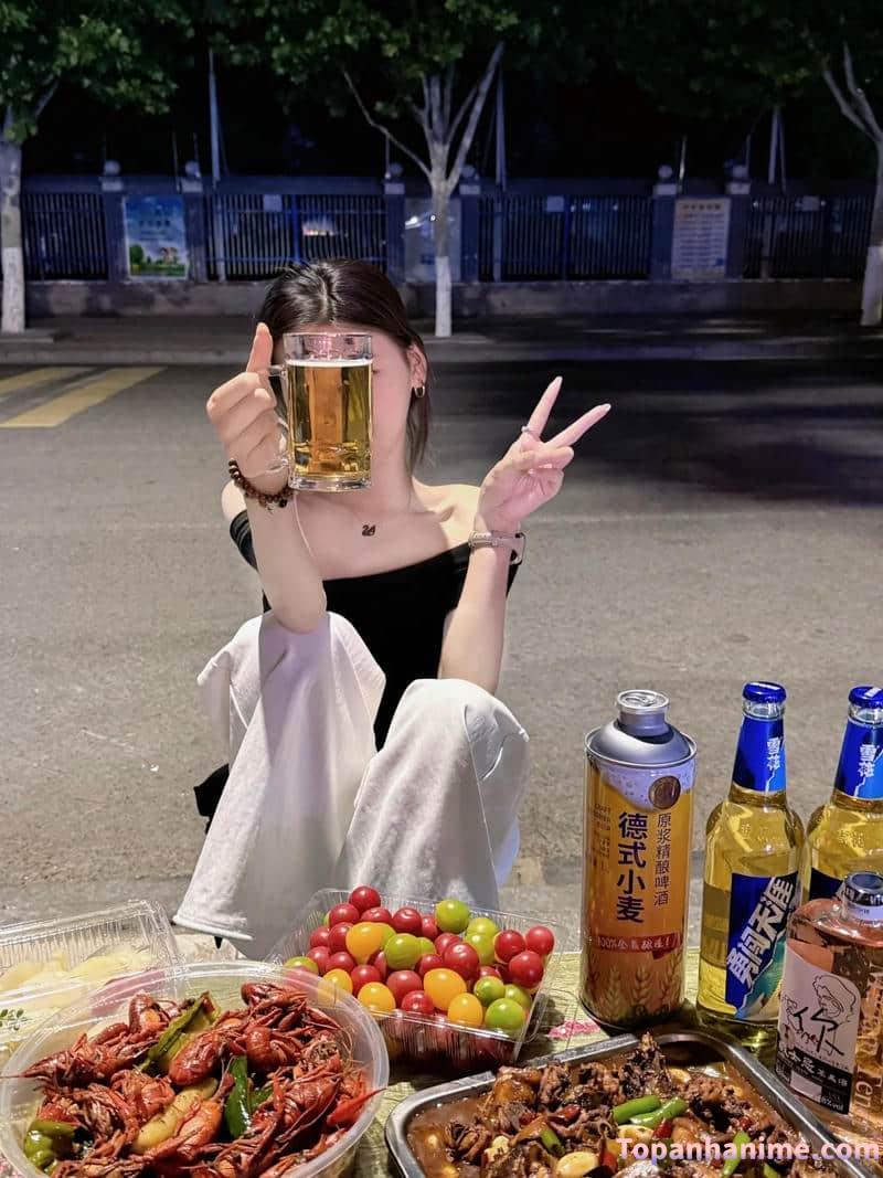 ảnh con gái uống bia 46