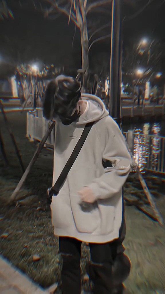 Ảnh con trai đeo khẩu trang đen 5