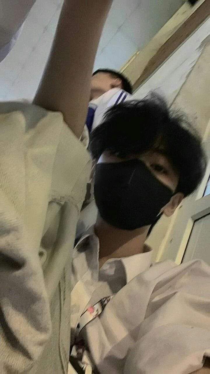 Ảnh con trai đeo khẩu trang đen 8