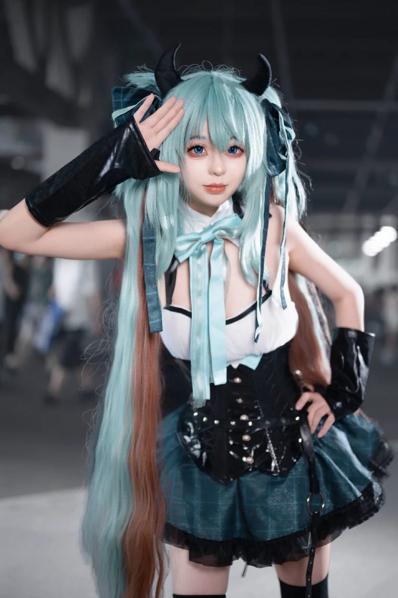 ảnh cosplay Miku Nakano 12