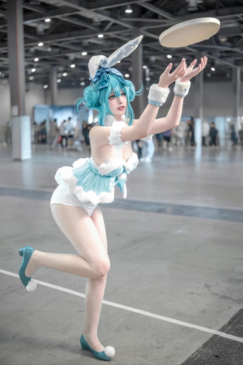 ảnh cosplay Miku Nakano 15