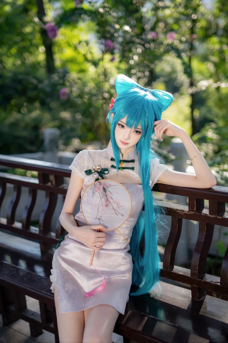 ảnh cosplay Miku Nakano 25