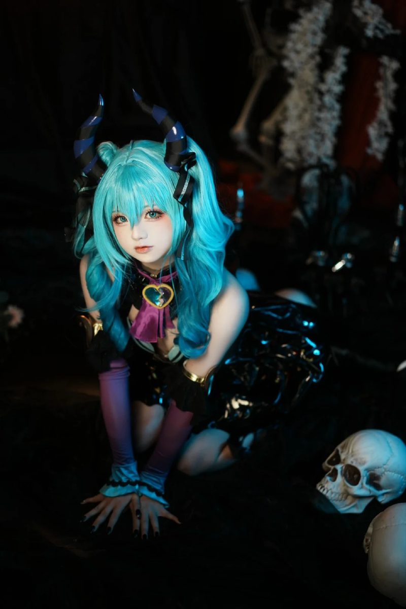 ảnh cosplay Miku Nakano 4