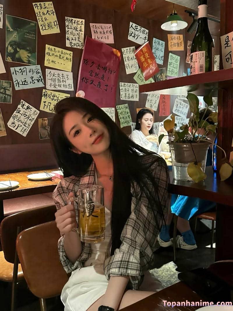 ảnh con gái uống bia 48