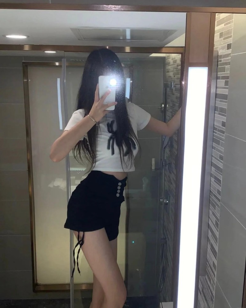 Gái Xinh Che Mặt Bằng Điện Thoại 28