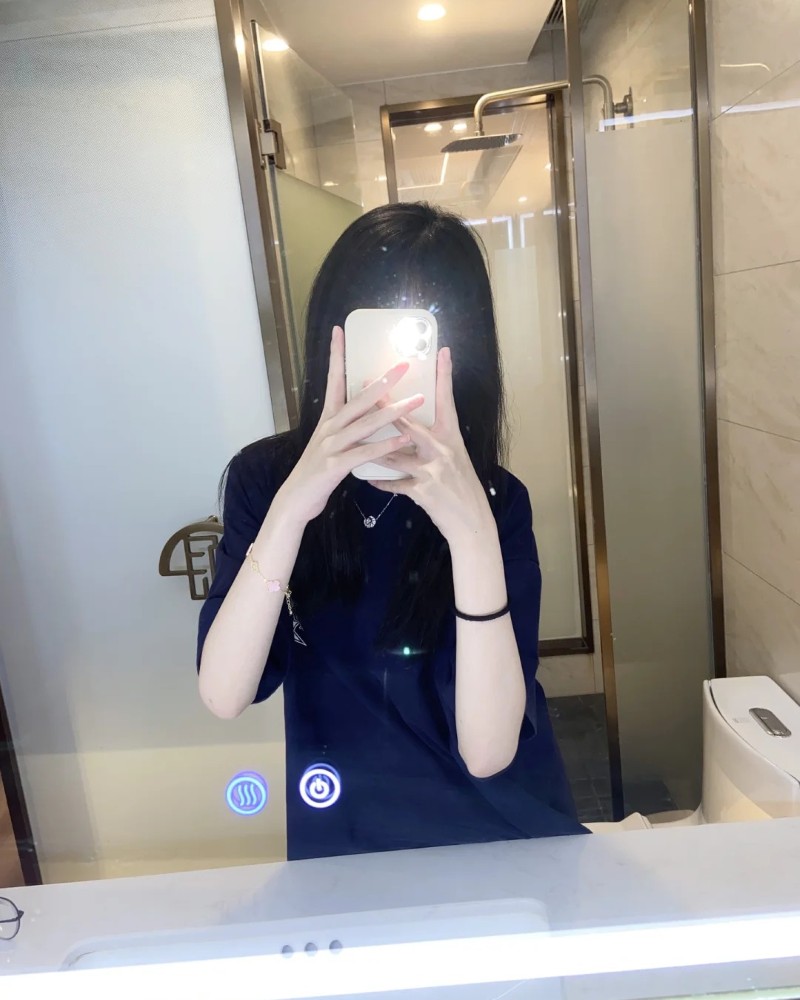 Gái Xinh Che Mặt Bằng Điện Thoại 39