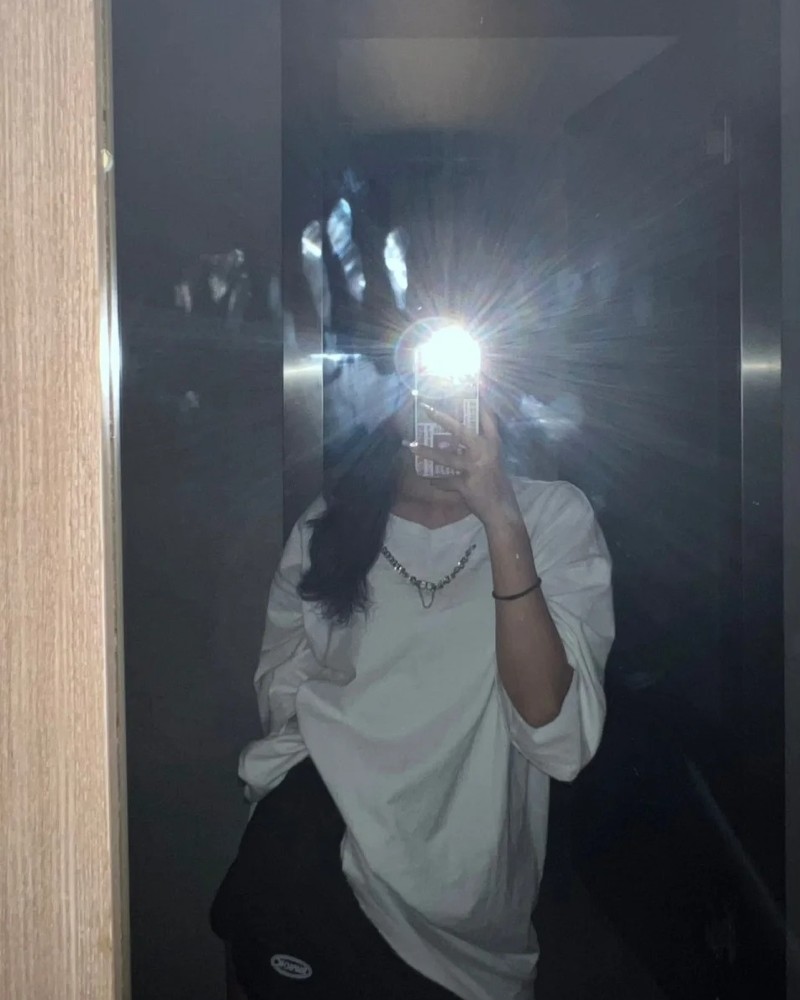 Gái Xinh Che Mặt Bằng Điện Thoại 16