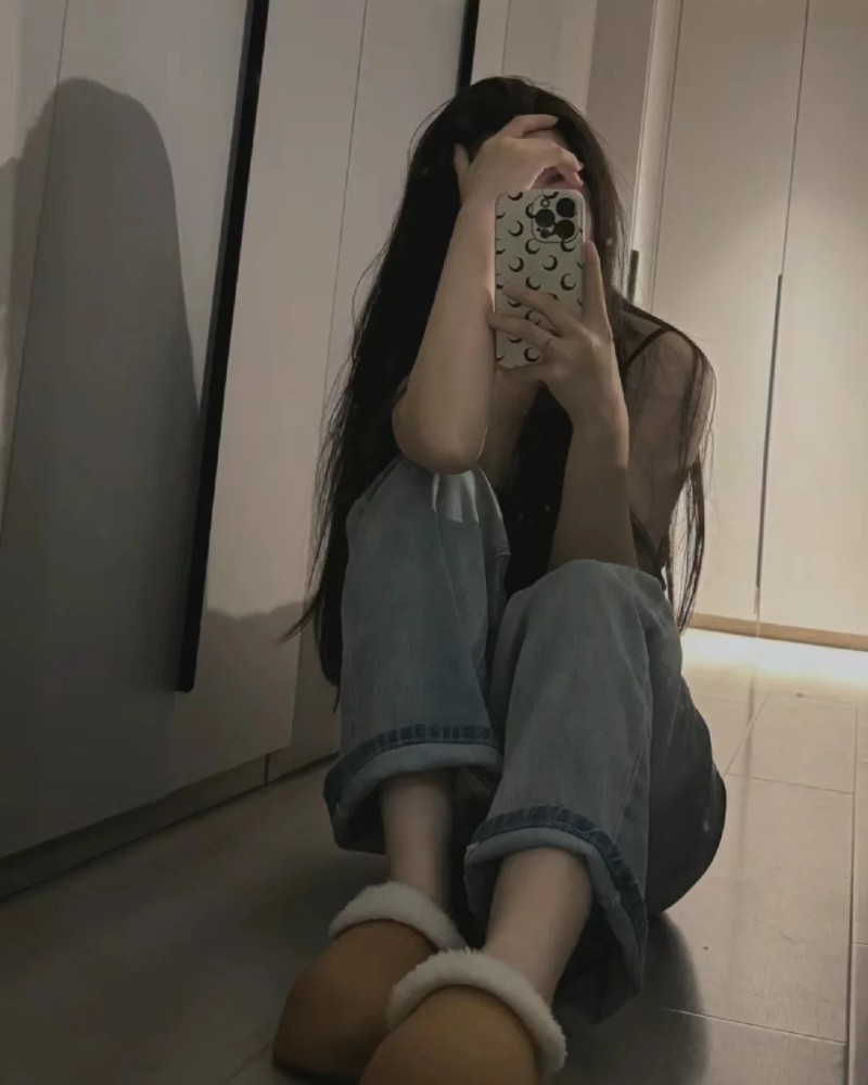 Gái Xinh Che Mặt Bằng Điện Thoại 8