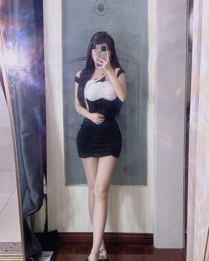 Gái Xinh Che Mặt Bằng Điện Thoại 35