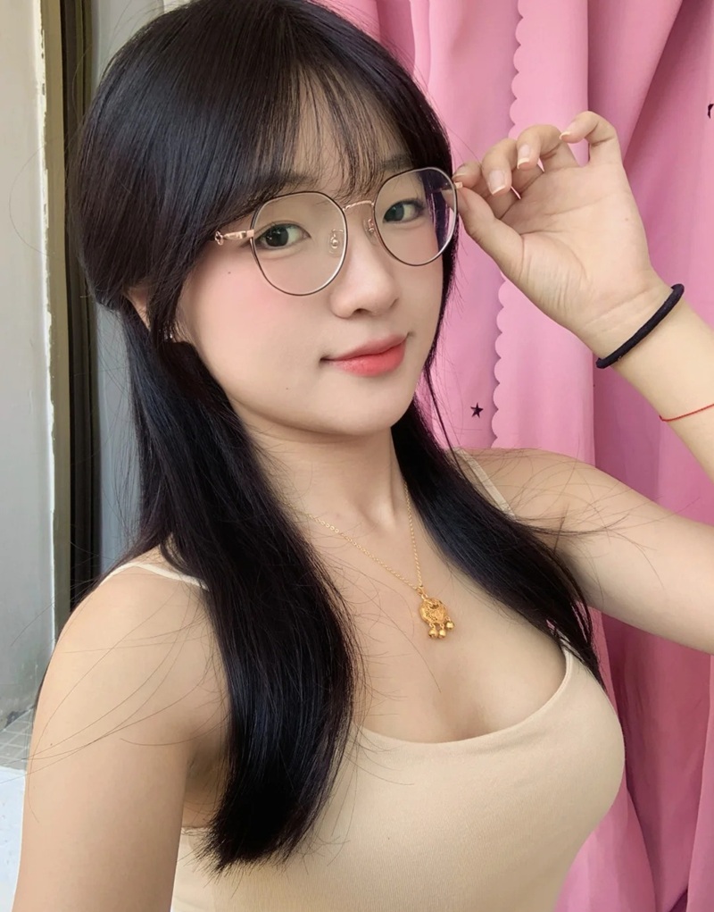 Gái Xinh Đeo Kính 35