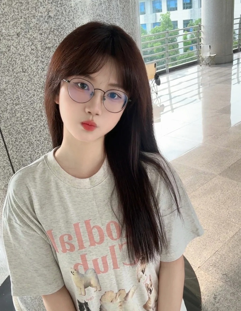 Gái Xinh Đeo Kính 34