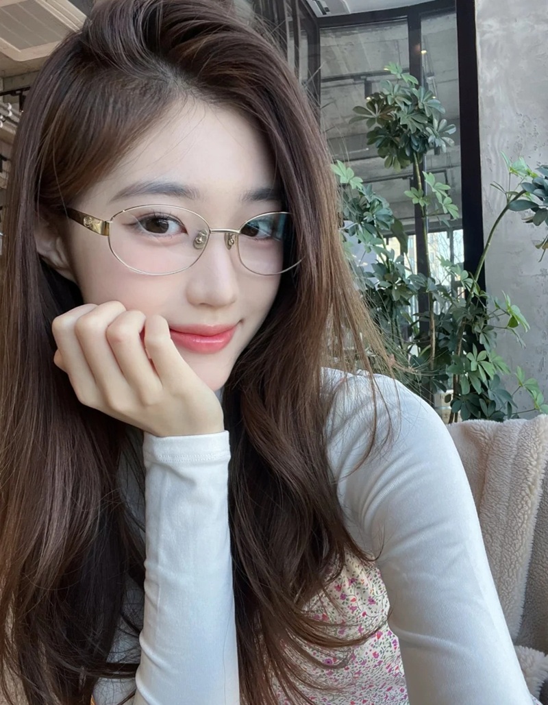 Gái Xinh Đeo Kính 30