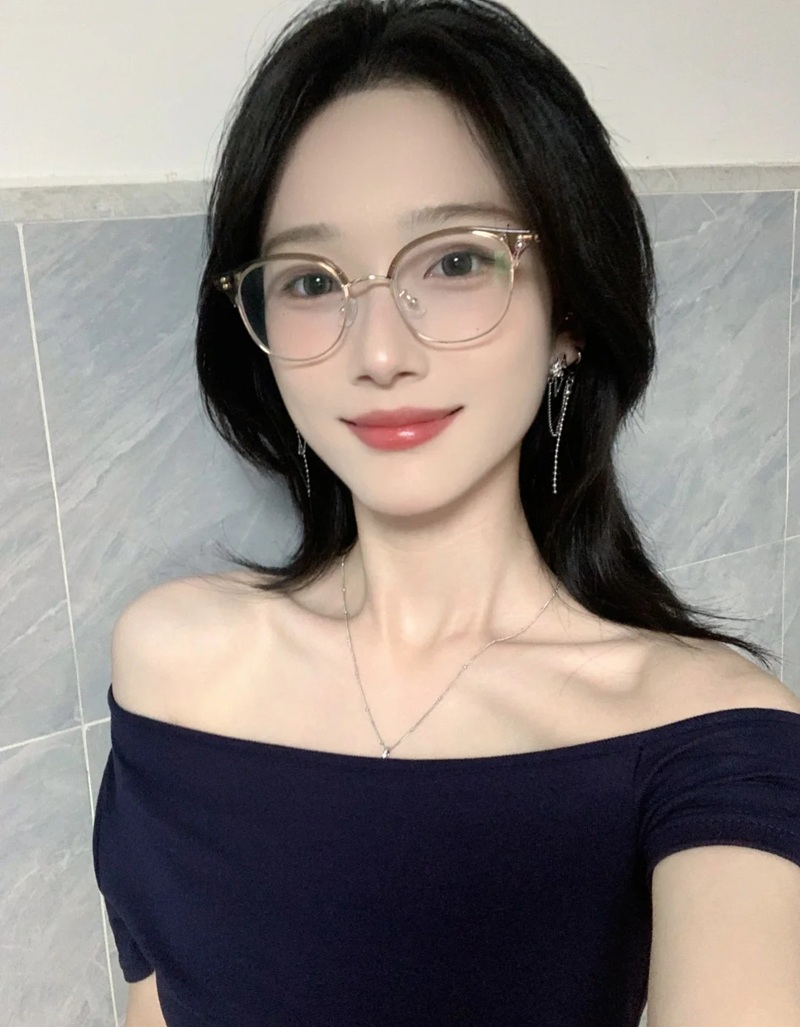 Gái Xinh Đeo Kính 43