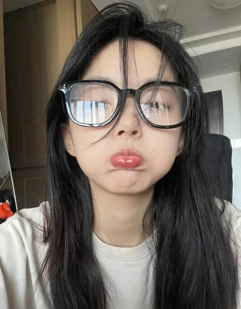 Gái Xinh Đeo Kính 41