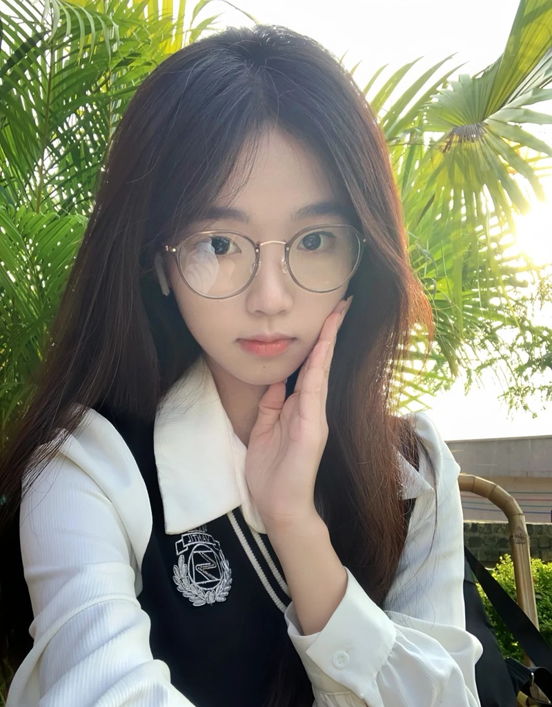 Gái Xinh Đeo Kính 39