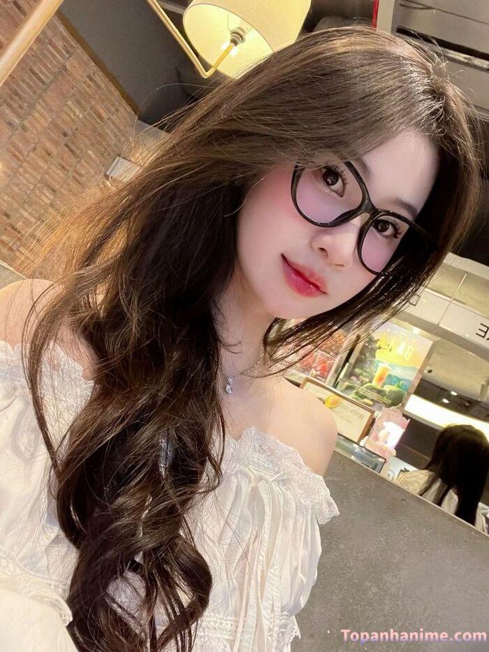 Ảnh gái xinh đeo kính 43