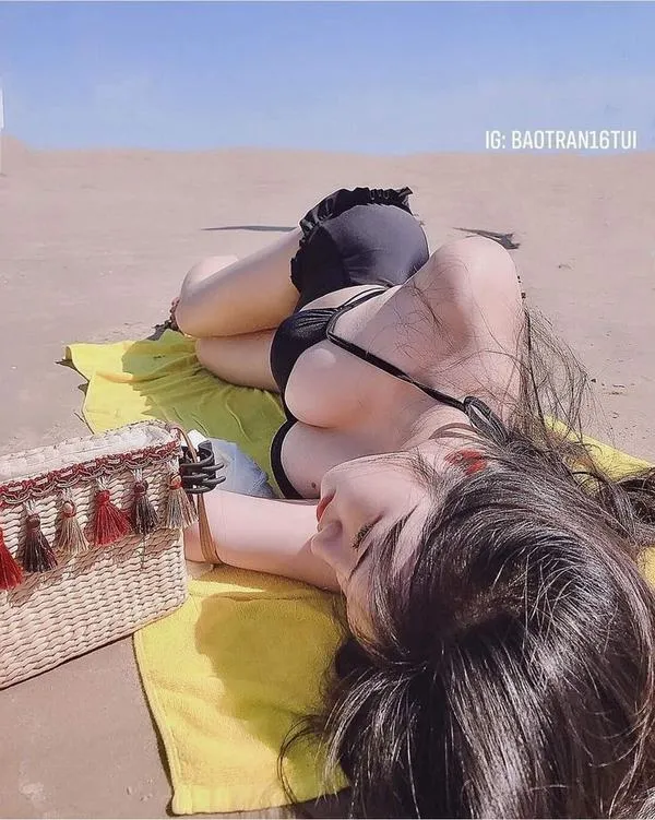 Ảnh Gái Xinh Khoe Ngực 95