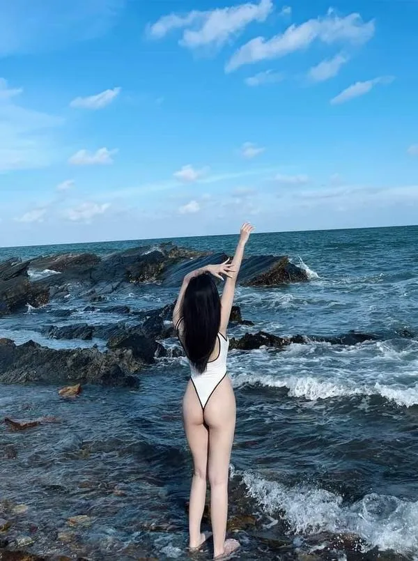 Ảnh Gái Xinh Mặc Bikini Che Mặt 58