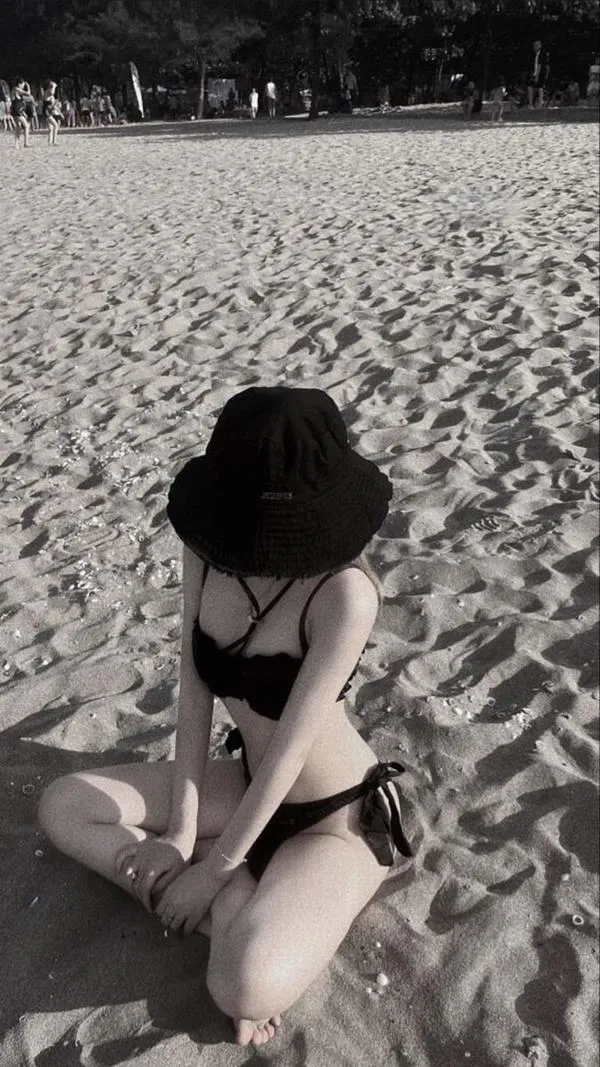 Ảnh Gái Xinh Mặc Bikini Che Mặt 68