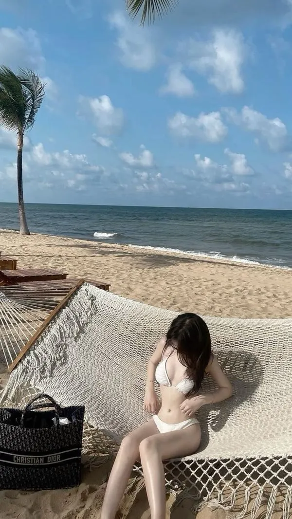 Ảnh Gái Xinh Mặc Bikini Che Mặt 69