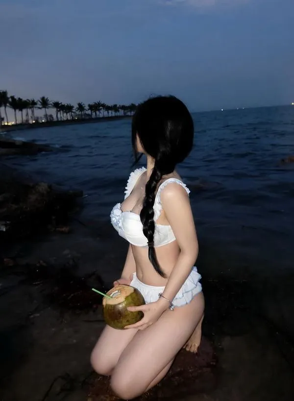 Ảnh Gái Xinh Mặc Bikini Che Mặt 3