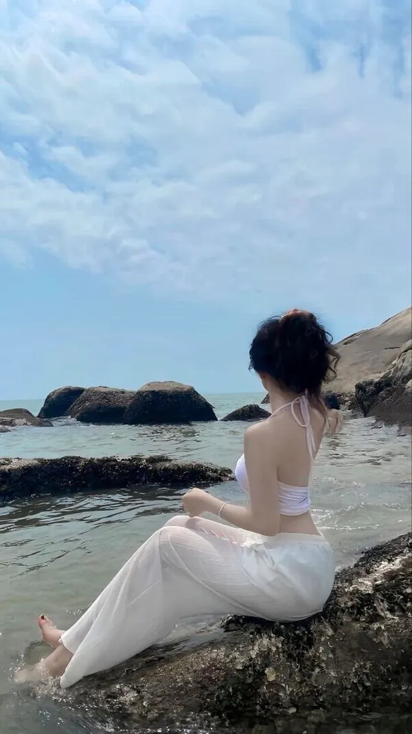 Ảnh Gái Xinh Mặc Bikini Che Mặt 35