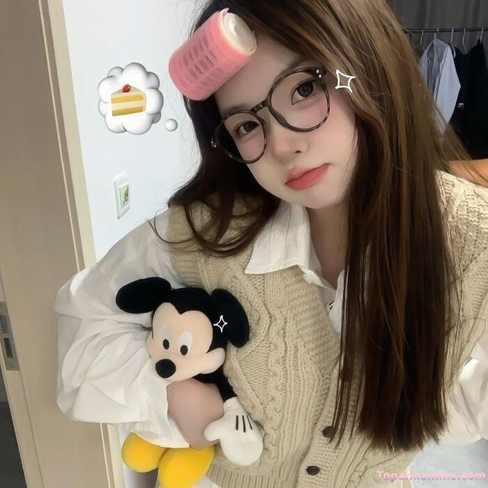 ảnh gái xinh tóc dài đeo kính che mặt 12