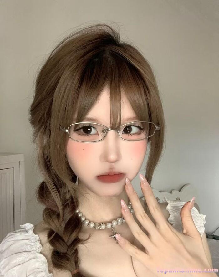 ảnh gái xinh tóc dài đeo kính che mặt 17