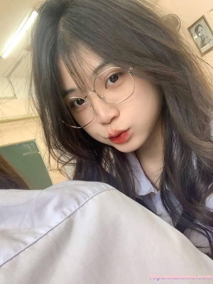 ảnh gái xinh tóc dài đeo kính che mặt 19