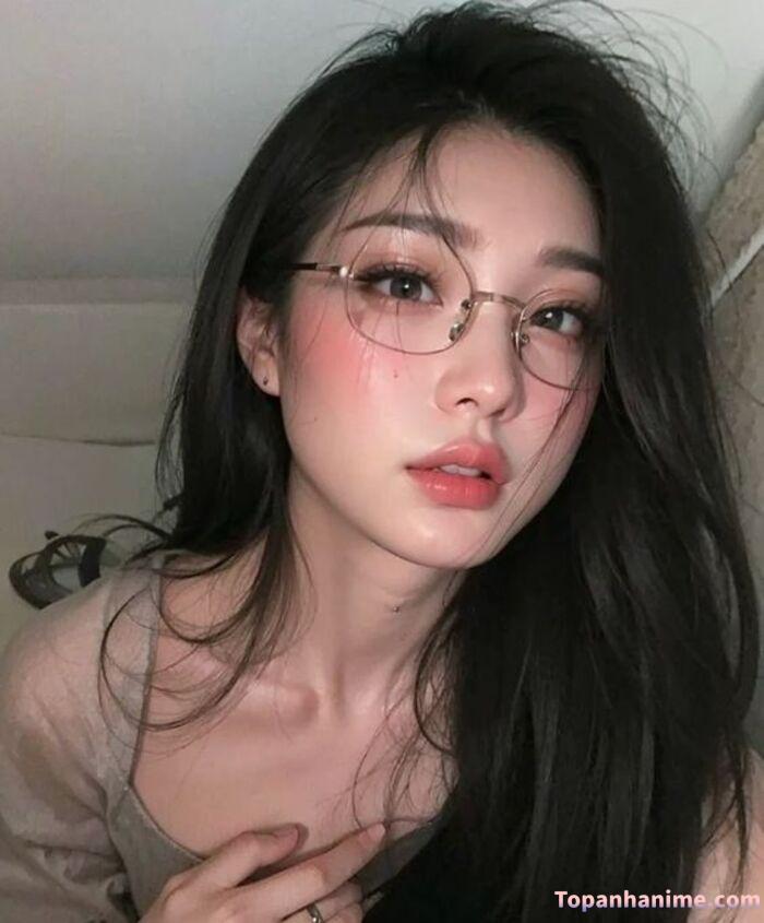 ảnh gái xinh tóc dài đeo kính che mặt 33
