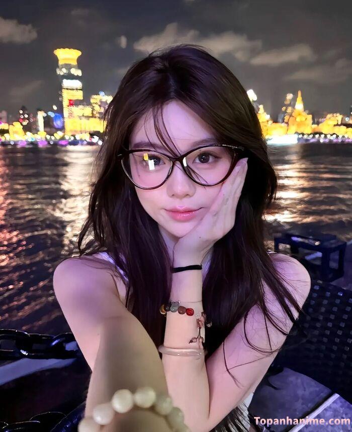 ảnh gái xinh tóc dài đeo kính che mặt 38